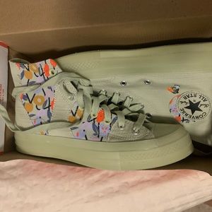 Converse Chuck Taylor 70 HiTop in Olive Aura/Black Women’s size 9